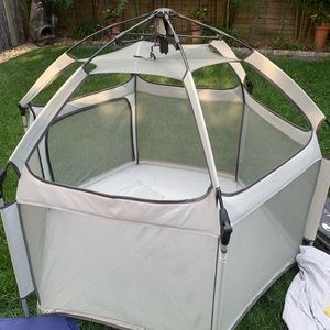 CALIFORNIA BEACH POP N GO PLAYPEN TENT GOOD AS NEW